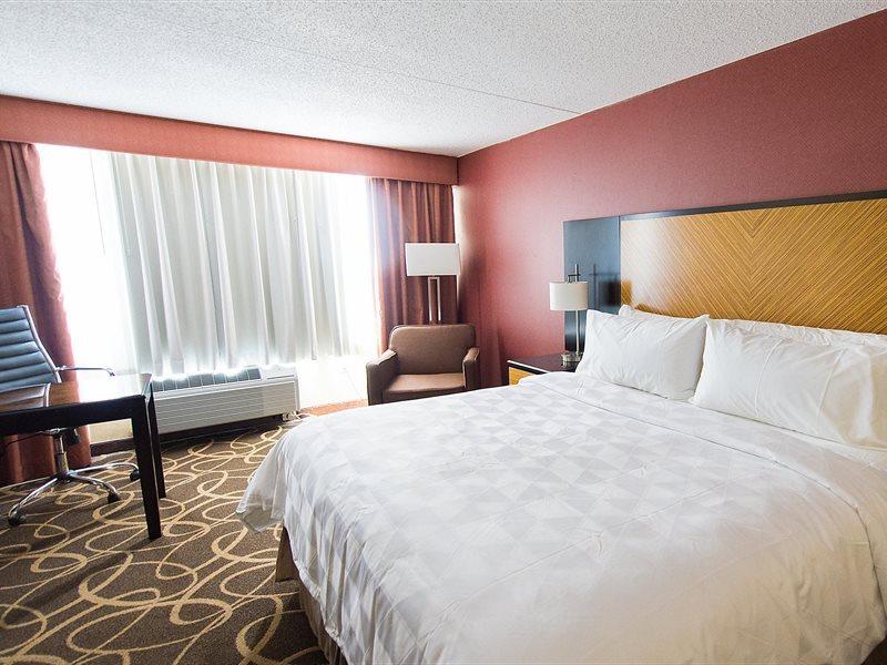 Holiday Inn Newark International Airport Exterior photo