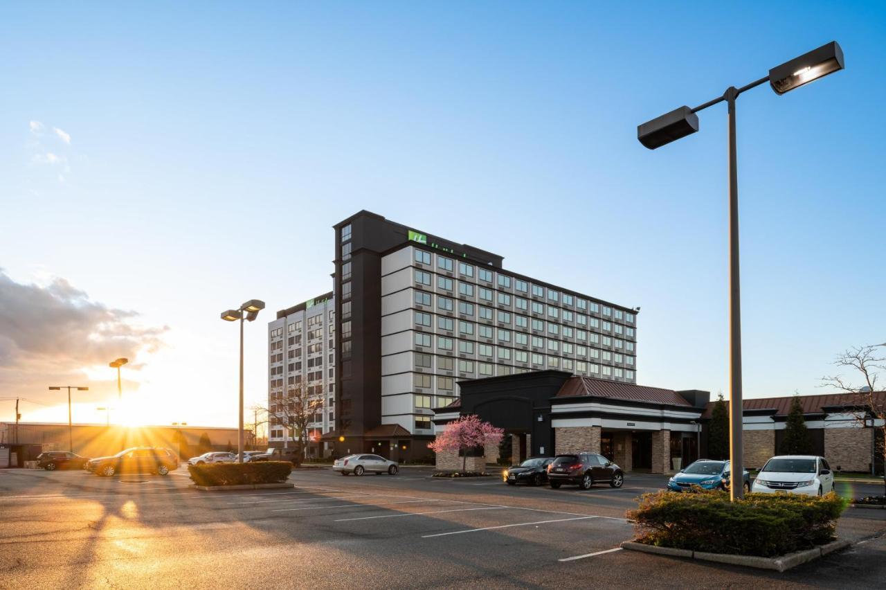 Holiday Inn Newark International Airport Exterior photo